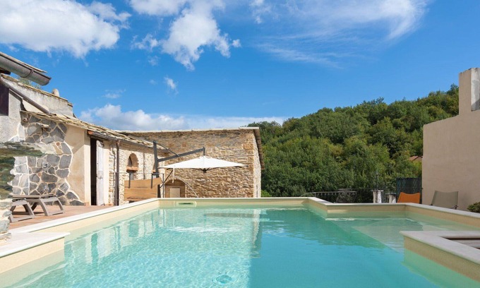 Prela House | Beautiful private villa with WIFI, private pool, TV, terrace, pets allowed and panoramic view