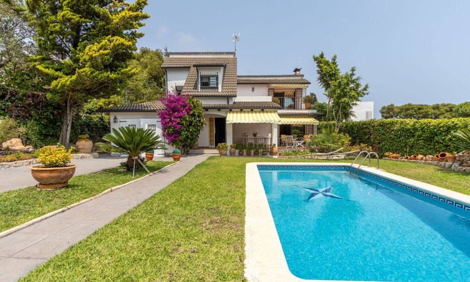 El Vendrell House | Beautiful private villa for 8 guests with private pool, A/C, WIFI, TV, terrace and pets allowed