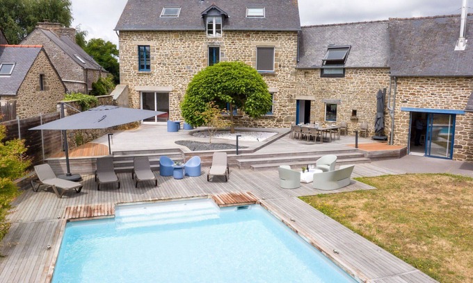 Le Tronchet Villa | Beautiful private villa for 12 people with WIFI, private pool, TV and terrace