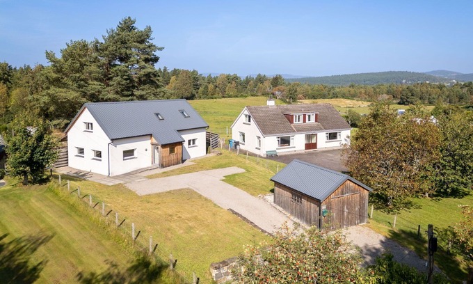 Nethy Bridge House | Beautiful private villa for 6 people with WIFI, TV, patio and pets allowed