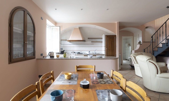 Villa Viani House | Beautiful private villa for 6 guests with WIFI, terrace, pets allowed and panoramic view