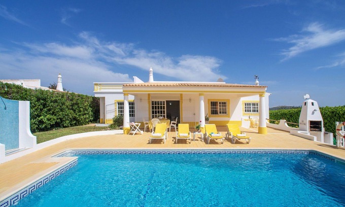 Mem Moniz House | Beautiful private villa for 6 guests with A/C, WIFI, private pool, TV and terrace