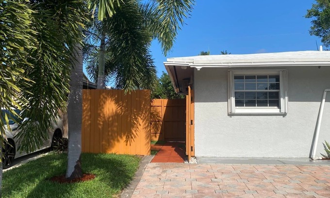 Pompano Beach Apartment | Beautiful Private Room near beach