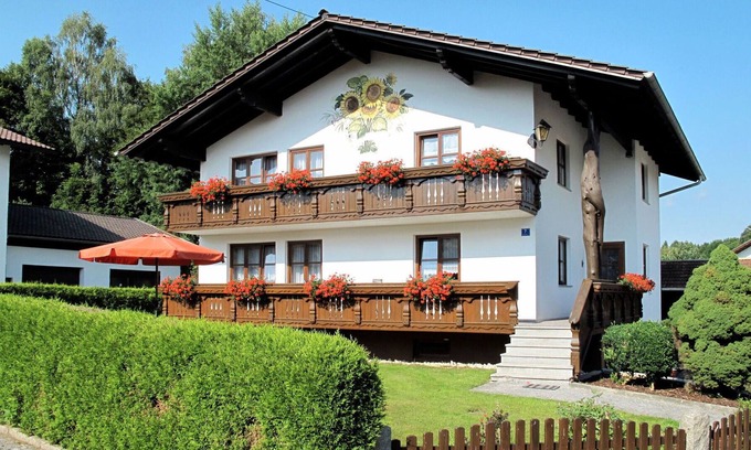 Zachenberg House | Beautiful private villa for 9 guests with WIFI, TV, patio and parking