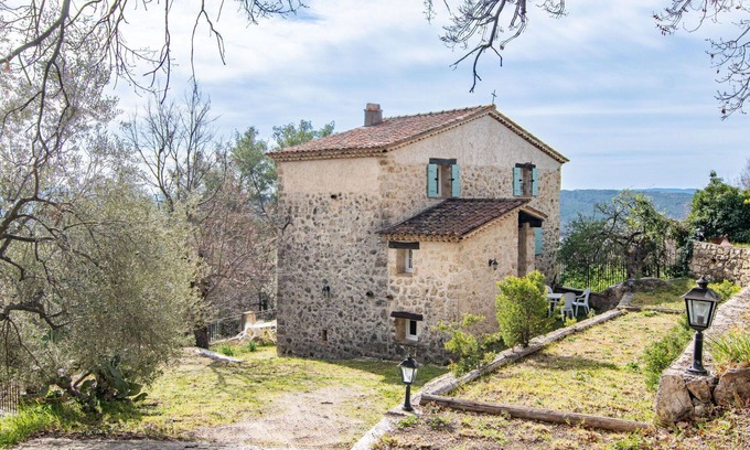 Tourrettes House | Beautiful private villa for 4 guests with A/C, TV, patio and pets allowed