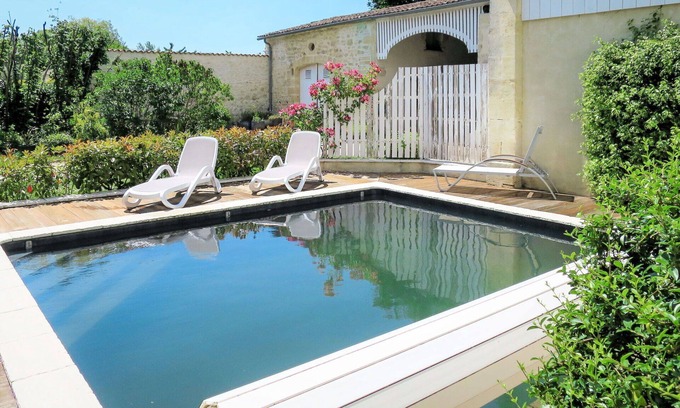 Vertheuil House | Beautiful private villa for 4 guests with WIFI, private pool and terrace