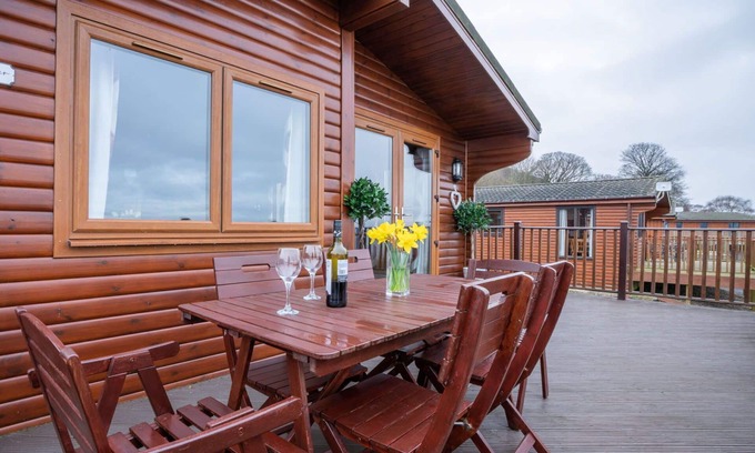 Kinross House | Beautiful private villa for 6 guests with WIFI, TV and balcony