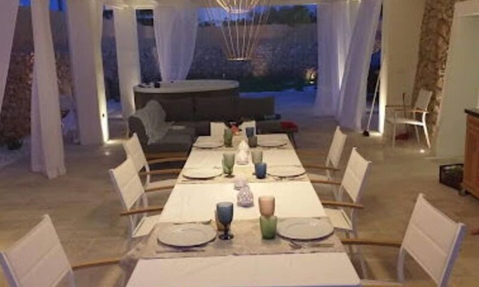 Capilungo Villa | Beautiful private villa with hot tub, WIFI, A/C, TV, patio and parking, close to Gallipoli