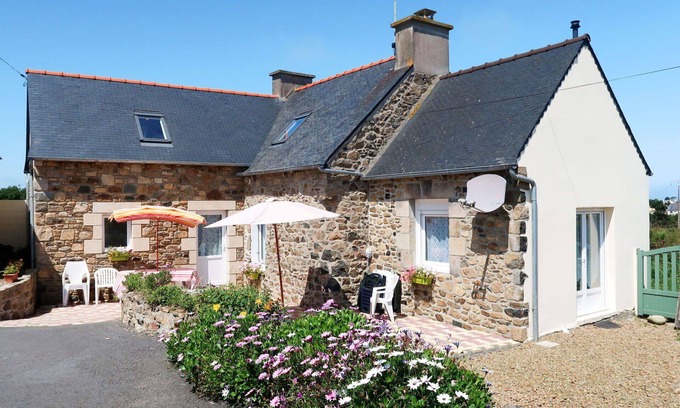 Pleubian House | Beautiful private villa for 5 people with WIFI, TV, patio and pets allowed