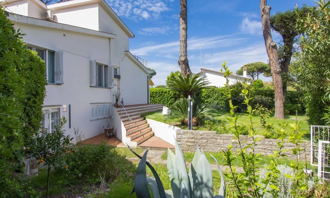 Tirrenia Villa | Beautiful private villa for 6 people with hot tub, WIFI, A/C, TV, terrace and pets allowed