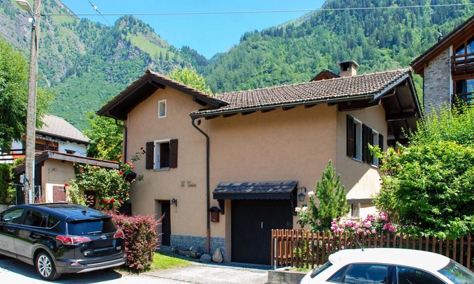 Olivone House | Beautiful private villa for 4 people with WIFI, TV, patio, pets allowed and panoramic view