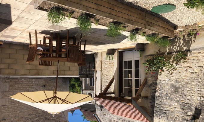 Viviers House | Beautiful private villa for 4 guests with WIFI, TV, terrace and pets allowed