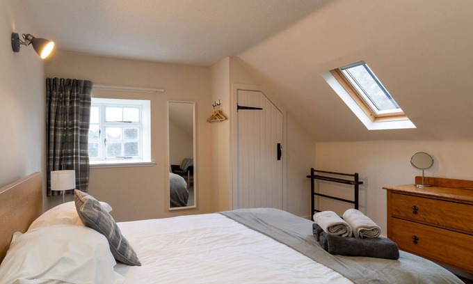 Alvie House | Beautiful private villa for 8 people with WIFI, TV, patio and pets allowed