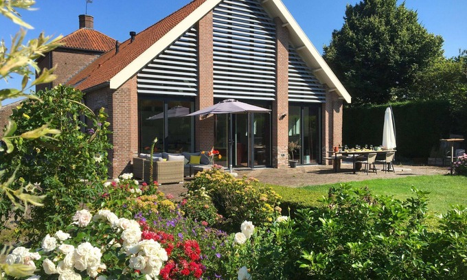 Kapelle House | Beautiful private villa for 8 guests with WIFI, TV, terrace, pets allowed and parking