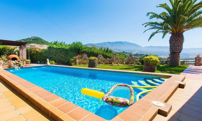 Motril Villa | Beautiful private villa for 4 guests with WIFI, private pool, A/C, TV and terrace
