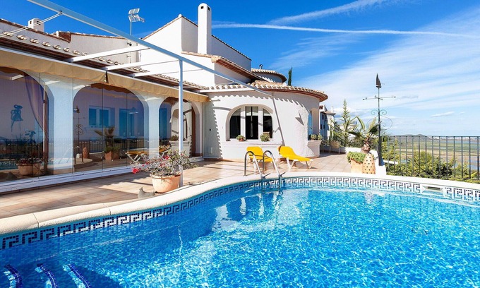 Monte Pego Villa | Beautiful private villa for 10 people with private pool, WIFI, A/C, TV and terrace