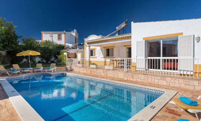 Albufeira Villa | Beautiful private villa for 6 guests with private pool, A/C, WIFI, TV and terrace