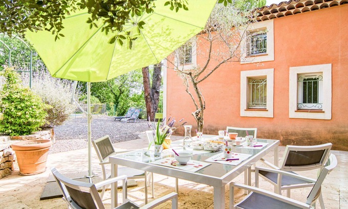 Carces House | Beautiful private villa for 8 guests with WIFI, private pool, TV, patio and pets allowed