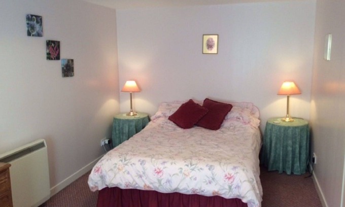 Murthly House | Beautiful private villa for 2 guests with TV