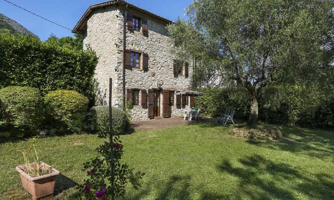 Santa Maria del Giudice Villa | Beautiful private villa for 8 guests with WIFI, TV, patio and pets allowed