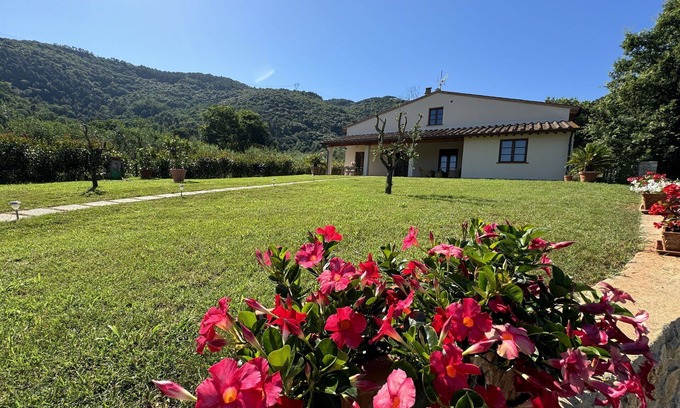 Santa Maria del Giudice Villa | Beautiful private villa for 7 people with A/C, WIFI, TV, veranda, pets allowed and panoramic view