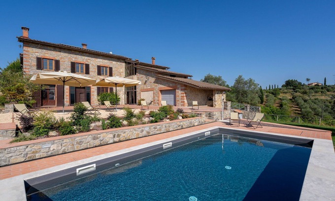 Castelnuovo Berardenga Villa | Beautiful private villa with A/C, private pool, WIFI, TV, patio, pets allowed and panoramic view
