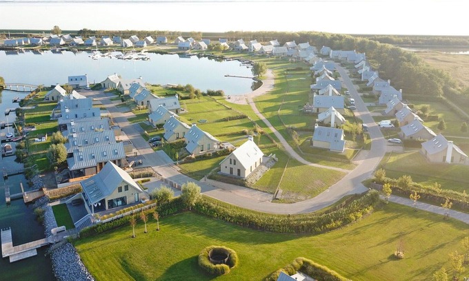 Tholen House | Beautiful private villa for 10 people with WIFI, TV and parking