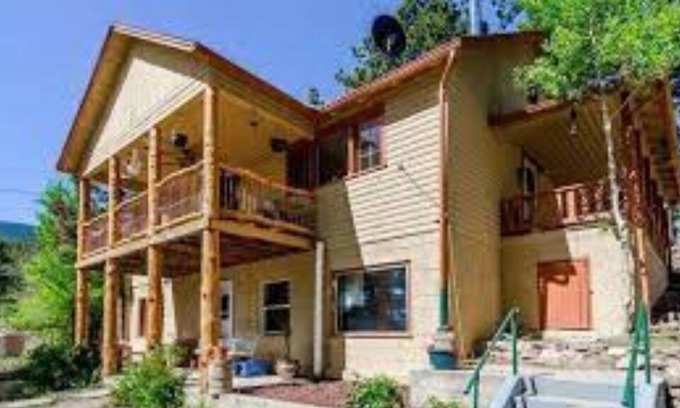 Shawnee Apartment | Beautiful property with a breathtaking view of river and mountains.
