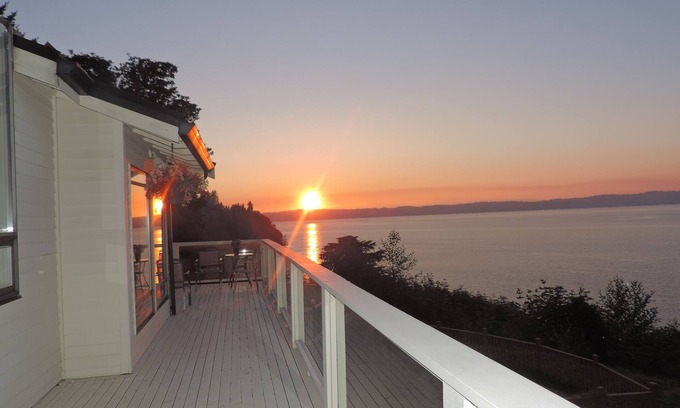 Federal Way House | Beautiful Puget Sound Waterfront Vacation Home