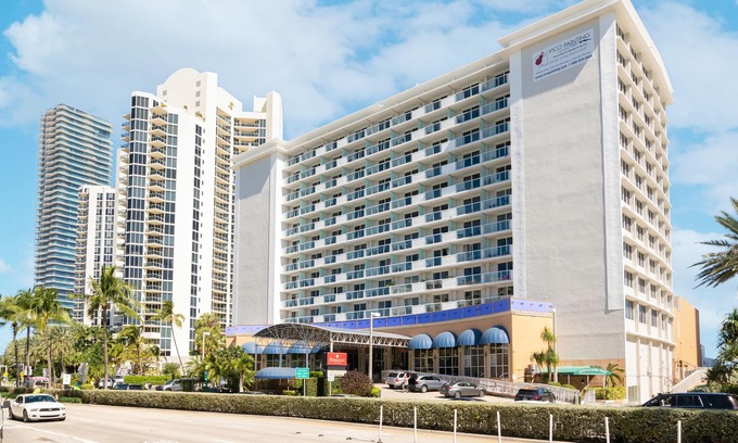 Sunny Isles Beach Apartment | Beautiful renovated condo in Sunny Isles on the beach!