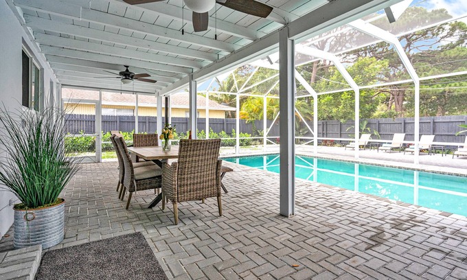 Deerfield Beach House | Beautiful Renovated in 2023 3bed/2bath home 1 Mile from the beach.