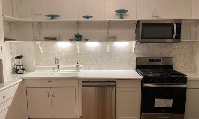 Jersey City Apartment | Beautiful Renovated Apartment 15 minutes from NYC!