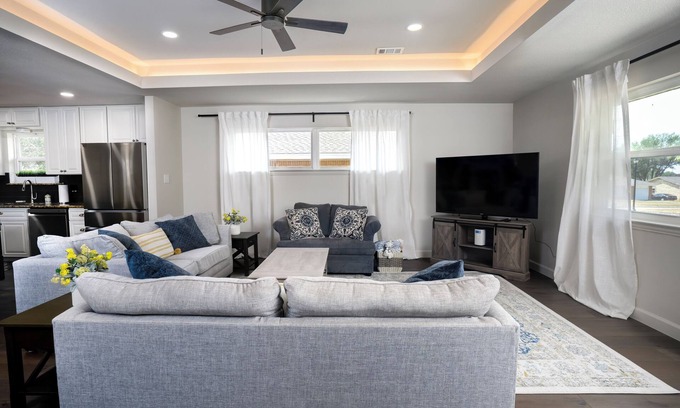 Frisco House | Beautiful Renovated 3BR/2B in Frisco, Walking Distance to Rail District and Park