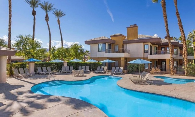 Palm Desert Resort | Beautiful resort, all amenities included. Free wi-fi, free parking.