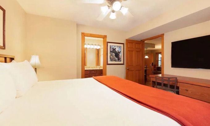 Gatlinburg Resort | beautiful resort w/jacuzzi, near a lot of attactions in Gatlinburg/Pigeon Forg/
