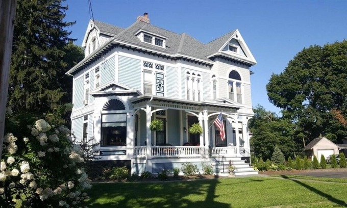 Troy House | Beautiful Restored Victorian House Perfect for Retreats, Holidays or Getaways!