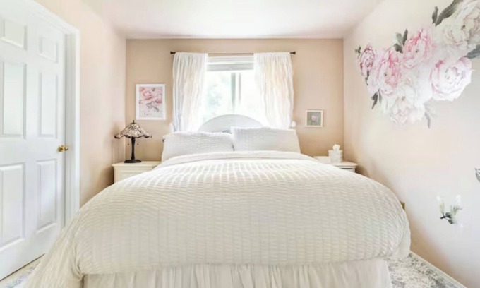 Holly House | BEAUTIFUL ROOM FOREST VIEW
