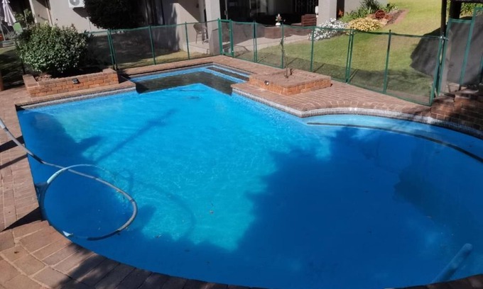 Greater Johannesburg Metropolitan Area Cottage | Beautiful rose garden cottage with pool n braai. Pet Friendly!