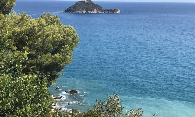 Villanova d'Albenga House | Beautiful stone house near Garlenda, 10 minutes to the sea, pets welcome