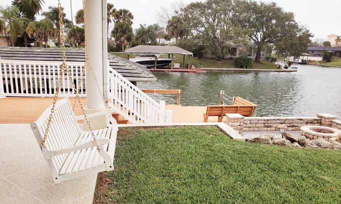 Palm Harbor House | Beautiful Saltwater Canal House