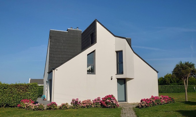 Santec House | Beautiful seaside house in a protected environment