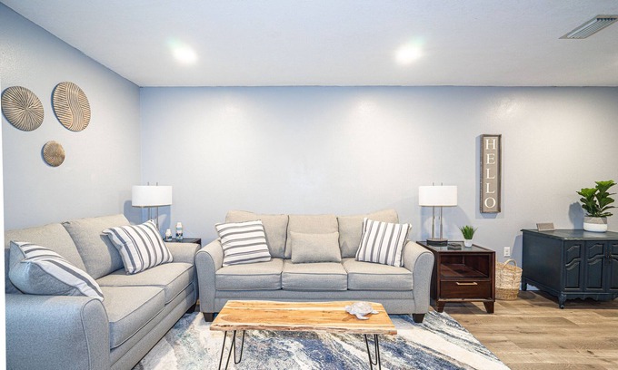 Lake Lorraine House | Beautiful Shalimar Townhome near the Beach