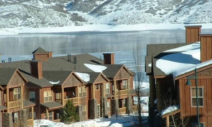 Park City Condo | Beautiful Ski Condo with Mountain and Water Views!