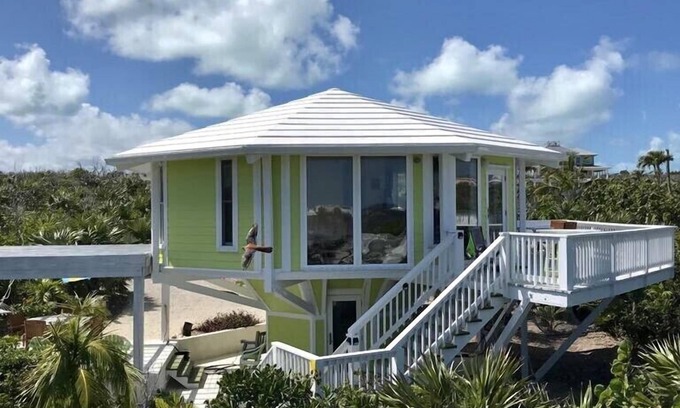 Hope Town Cottage | Beautiful Solar Powered Romantic Retreat With Dock Slip