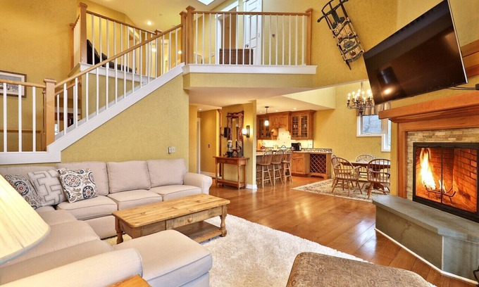 Ludlow House | Beautiful Solitude Village Condo with Private Balcony and Walk to Trail Ski Access