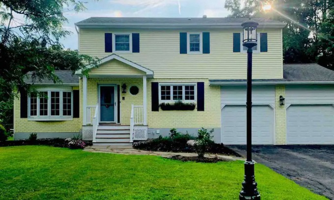 Saratoga Springs House | Beautiful, Spacious & Clean