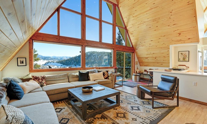Pagosa Springs House | Beautiful, spacious & family-friendly cabin w/mountain views - Walk to Main St