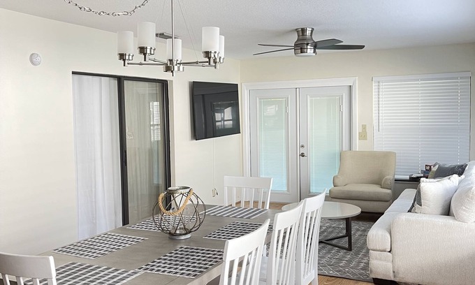 Clearwater House | Beautiful Spacious 3 bedroom home near Clearwater Beach, Pet friendly!