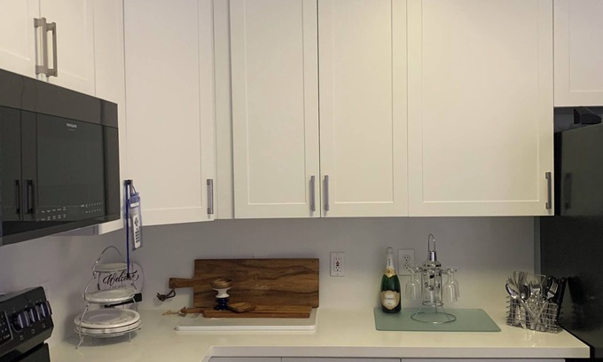 Tamiami House | Beautiful Spacious 4-bedroom house 2 1/2 bathroom formal living room and dining
