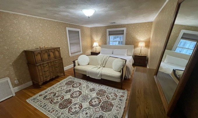 Arlington House | Beautiful Spacious 4BRM House!